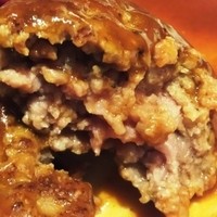 ビストロあじと - ハンバーグ断面図アップ。