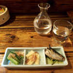 五郎 - お通しは、青菜お浸し・長芋わさび・いわし梅炊きの三点盛り