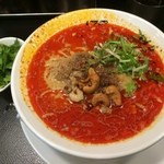 【2016年02月】汁有：すごくシビれる＠900円＋パクチー＠100円、計＠1,000円、提供時。※提供時に汁がこぼれるハプニングも。。。