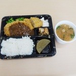 肉の 米屋 - 日替り弁当620円、豚汁140円