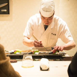 大変小さなお店となっております。お早めのご予約を頂けますよう、お願い致します。