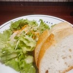 ペスカデリア - サラダ＆パン