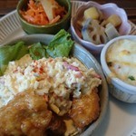 にじいろcafe - にじいろプレートランチ、メイン料理（税込950円）