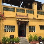 Cargo Club - トゥボン川側からも入れます。