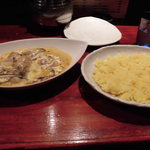 タンドールバル カマルプール - 牡蠣の白カレー1300円/イエローライス300円