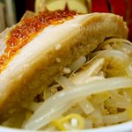 天竜 - 肉厚のチャーシューは是非白飯と共に