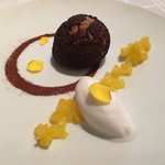 ポンテ デル ピアット - ティラミスのビニエ ココナッツアイス添え