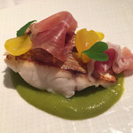 ポンテ デル ピアット - イトヨリのロースト ズッキーニのピューレ
      パルマ産生ハム サフラン