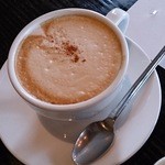 カフェ・ヴィア・ボンテンピ - カプチーノ(シナモンパウダーのせ)