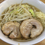 ラーメン二郎 - ラーメン 700円　麺半分・ヤサイ少なめ・ニンニク