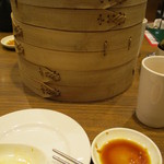 鼎泰豊 - 食べている途中の姿。