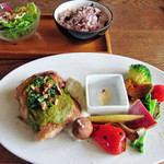 季節野菜プレートwith若鶏のグリルグリーンソース