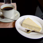 カフェプロコプ - レアチーズケーキ＆ブレンドコーヒー（合計700円）