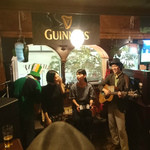 ダブリナーズ アイリッシュパブ - 店内ではIrish Musicのライブ演奏が見れました。