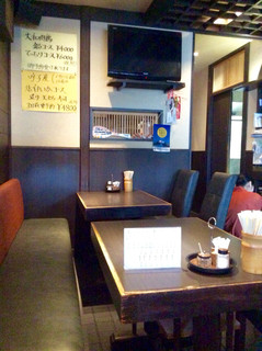Kiharashi - 店内風景。基本は寿司屋だが、昼間からジャズが低音を効かせて流れている。