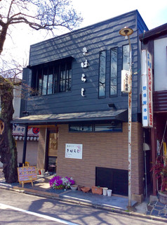 Kiharashi - 周りの年季の入っている建物とは違い、真新しい感じの店舗。