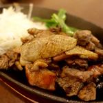 平岡餃子 - 炭火焼　880円