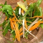 もつ焼き ねぎぼうず - H28.03.24 サラダ「ニンジン」多い