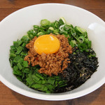 台湾まぜそば やす田 - 料理写真:ネギは九条ネギ使用！台湾まぜそば