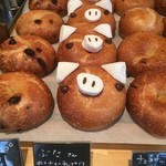 ポルダー ベーグル - ぶたさん180円 中にチョコチップ入り