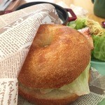 ポルダー ベーグル - ランチメニューのBLTサンド
      単品だと400円