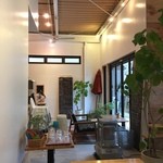 ポルダー ベーグル - イートインスペースから入り口方面を撮影