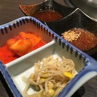 焼肉・しゃぶしゃぶ たちばな ヒルトンプラザイースト店 - カクテキキムチともやしナムル