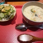 ヨーロピアンスープキッチンZUPPA - Cランチ(900円) サラダ&クラムチャウダー