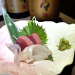 日本酒酒場立呑み 仁 - 「やいと鰹」「平目」「さより」の3種盛り