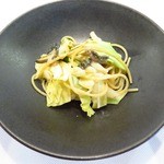 クッチーナ イタリアーナ ガッルーラ - 「スパゲティ」とこぶしとキャンディキャベツ　シチリア島スカーリアさんのアンチョビを使ったアーリオ・オーリオ・ペペロンチーノ（ハーフサイズ）