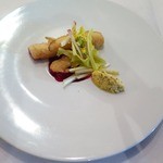 クッチーナ イタリアーナ ガッルーラ - ２０１６年３月２４日　佐賀県産「ホワイトアスパラガス」のフリット　赤いサルサ　たんぽぽの葉「ピサンリ」を添えた春のサラダ仕立て（ハーフサイズ）