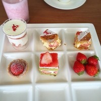 スカイラウンジ トップ オブ ヒロシマ - グラスショートケーキ・ミルフィーユ・フレジェ・苺タルト・苺スムージー