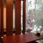 Nemuro Hamaichiban - 窓に面した掘りごたつテーブル席
