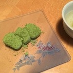 Kanou Shoujuan - 近江羽二重餅粉を使用した求肥の餅に抹茶のほろ苦さを合わせた。