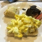 山猫軒 - パンの上には、玉子、ホタテペースト、マッシュルームペースト