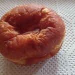 ベイク　オカジマ - 見た目があんドーナツに似た「ミニピロシキ」。(甘く煮た豚肉が入ってる風に書いてある。)