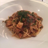 クラシコ・クッチーナ・イタリアーナ - 小柱とオリーブケッパーのトマトソーススパゲッティ
