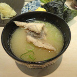 鮨でですけ - 〆は鰤のアラのお味噌汁