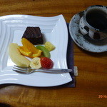 山田亭 - でざあと　手作りチョコロールと果物