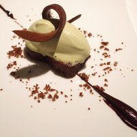 FURUYA　augastronome - ランチコース 4320円 のチョコレート ブラウニー ソース ピスタチオのアイス