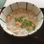日比谷松本楼 - 鮭フレークがトッピングされている程度。味はかなり薄いので、卓上の塩をBCMKR