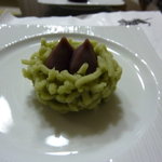 虎屋 - 栗をイメージした生菓子