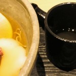 つきじ 文化人 - 桜そば：お好みで甘酢を添えて