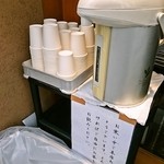 天ぷらめし 金子半之助  - 店頭にあるお茶