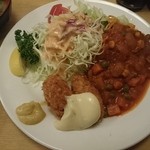 レストラン シラツユ - Aランチ 900円 牡蠣フライとメキシカン風ハンバーグ