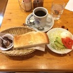 コメダ珈琲店 - 朝コメダ(^-^) あんこトースト＋ミニサラダでいただきます（＾Ｏ＾）