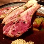 アルピーヌ - 『骨付き仔羊のグリル』様（1800円）　鶏男封印で肉肉したければ羊子を抱くでしょ♡