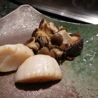 鉄板焼 ときわ - ホタテとキノコの前菜