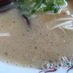 長崎楼 - 2016年3月下旬 茶褐色で油の粒子のある泡立ちスープ。トロミも感じる美味しいスープでした。