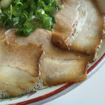 長崎楼 - 2016年3月下旬 チャーシューは豚バラタイプ。タレが染みた様な端面。